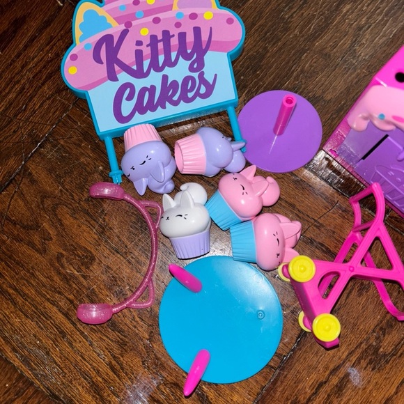 Kitty Cakes Playset with Accessories - Picture 3 of 6